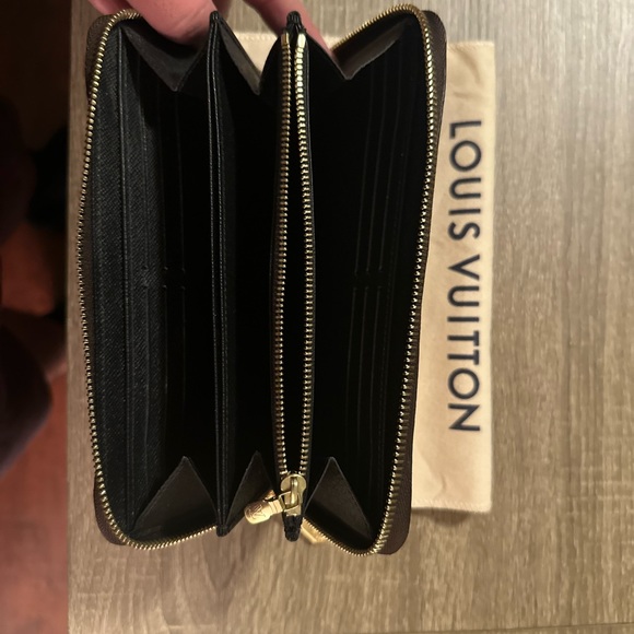 LV Zippy Wallet - Picture 2 of 3